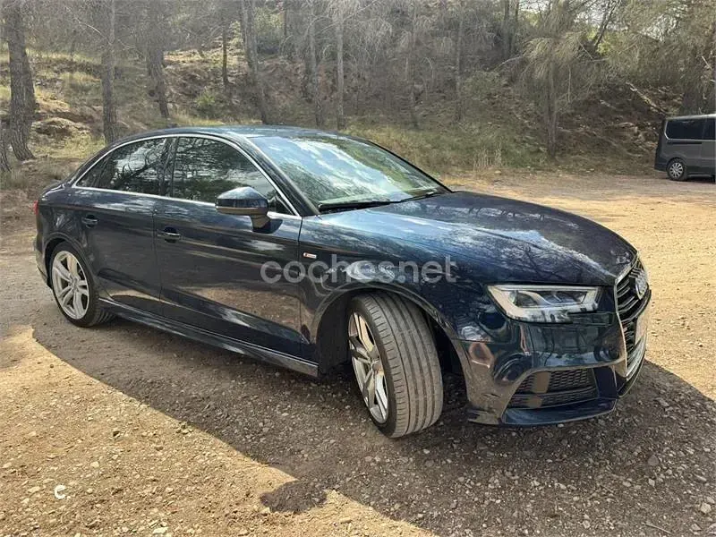 Usado Audi A3 S-Line 116 CV (85 kW) 2019 Azul Berlina