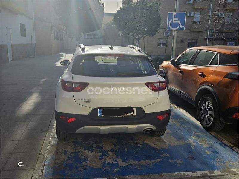 Usado Kia Stonic GT-Line 100 CV (73 kW) 2024 Blanco SUV