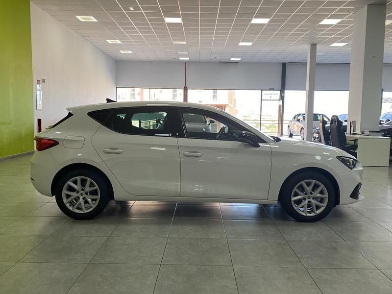 Usado Seat Leon Style 115 CV (84 kW) 2021 Blanco Berlina
