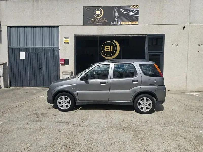 Usado Suzuki Ignis 69 CV (50 kW) 2007 Gris / plata Utilitario