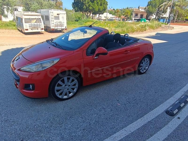 Usado Peugeot 207 CC Sport 110 CV (80 kW) 2009 Rojo Descapotable