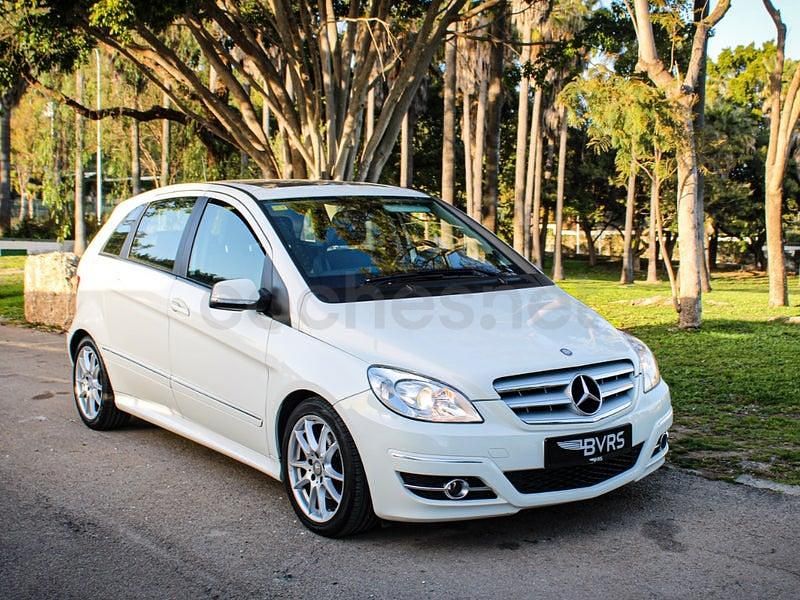 Usado Mercedes B180 109 CV (80 kW) 2011 Blanco Monovolumen