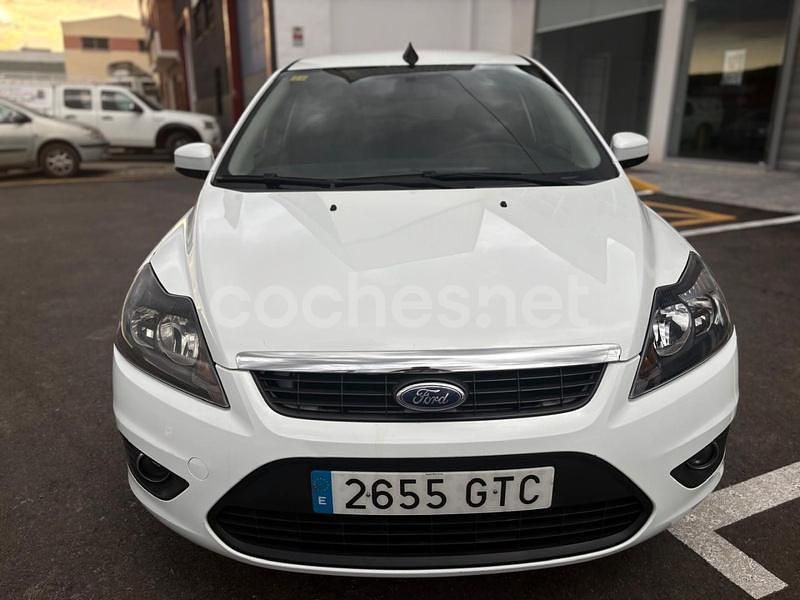 Usado Ford Focus Trend 109 CV (80 kW) 2010 Blanco Berlina