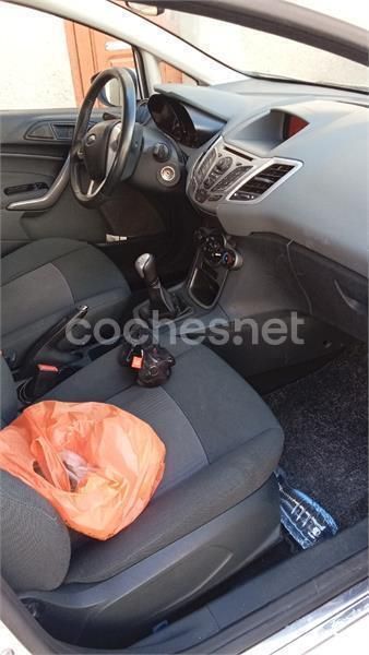 Blanco Usado 2010 Ford Fiesta Utilitario | 3800 € (Super precio) - Imagen 1/4