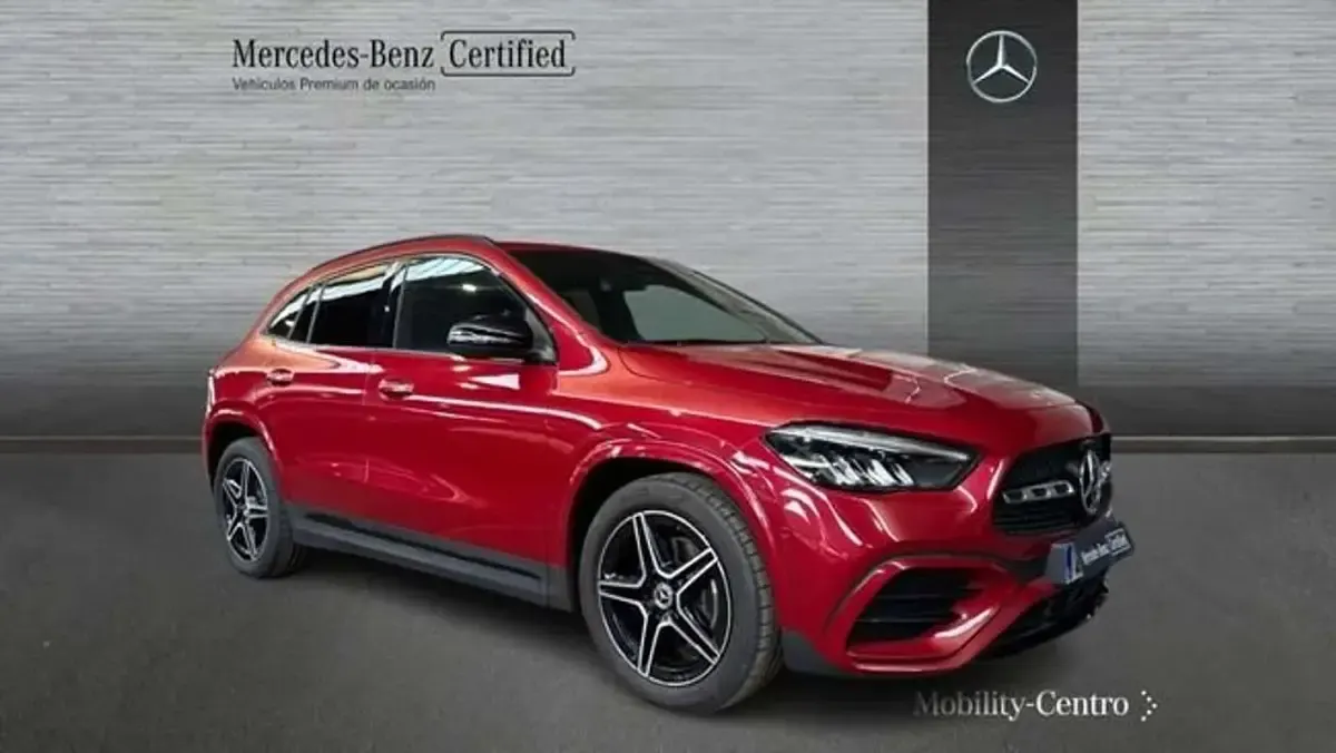 Usado Mercedes GLA200 150 CV (110 kW) 2025 Rojo SUV