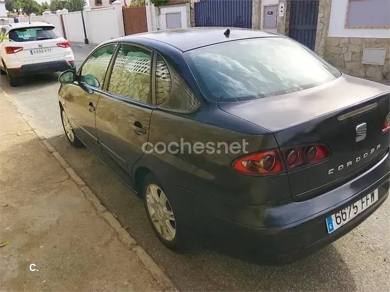 Usado Seat Cordoba 70 CV (51 kW) 2006 Negro Berlina