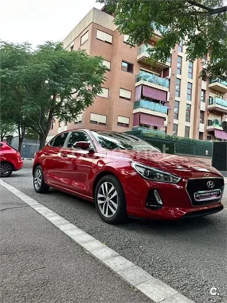 Usado Hyundai i30 N Line 120 CV (88 kW) 2019 Rojo Berlina