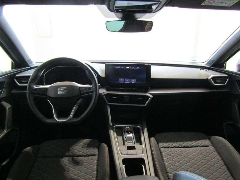 Usado Seat Leon FR 150 CV (110 kW) 2024 Rojo Utilitario