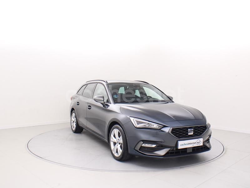 Gris / plata Usado 2024 Seat Leon FR Familiar | 25.500 € (Precio justo) - Imagen 1/4