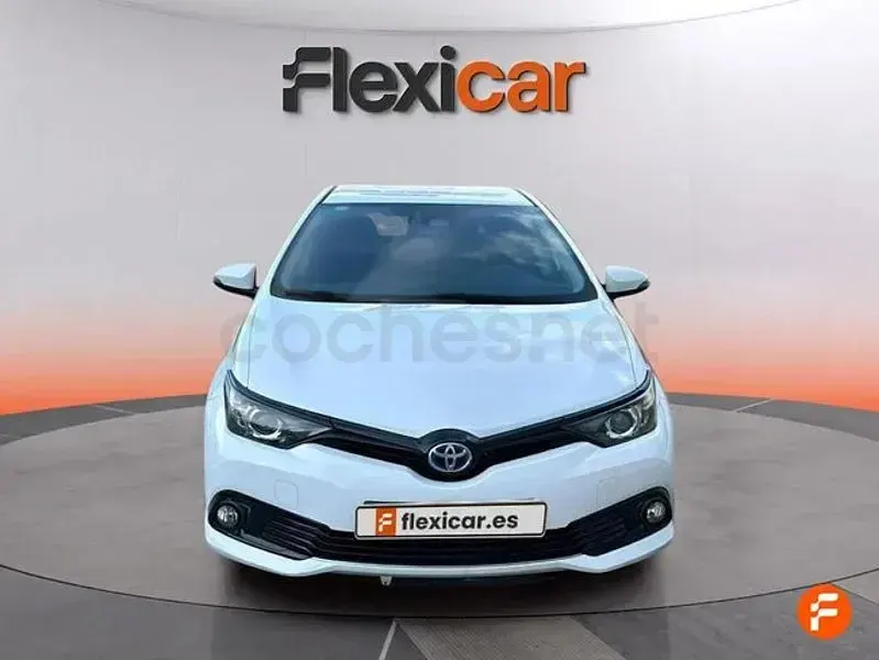 Usado Toyota Auris Hybrid 136 CV (100 kW) 2018 Blanco Berlina