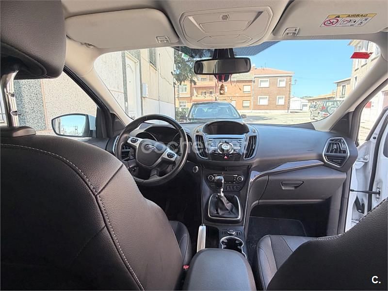 Usado Ford Kuga Titanium 120 CV (88 kW) 2015 Blanco SUV