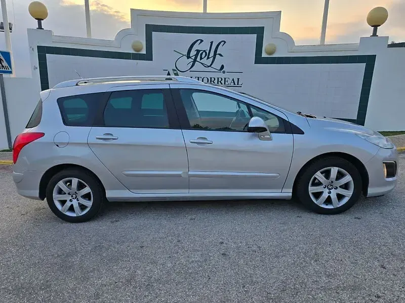 Usado Peugeot 308 SW Sportium 120 CV (88 kW) 2011 Gris / plata Familiar