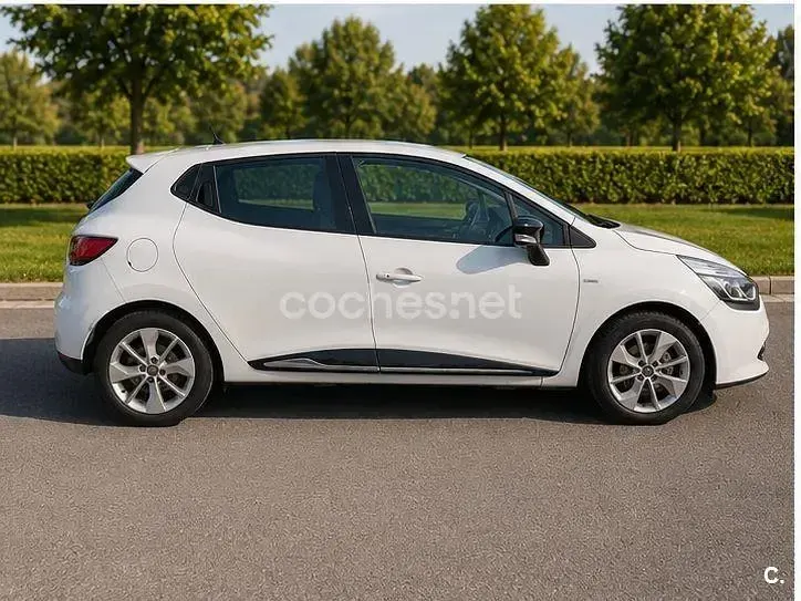 Usado Renault Clio IV LIMITED 75 CV (55 kW) 2015 Blanco Berlina