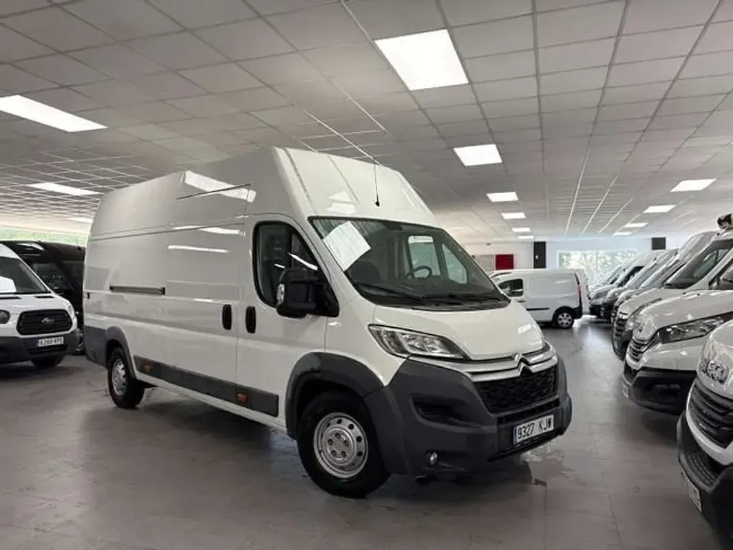 Usado Citroën Jumper 140 CV (102 kW) 2023 Blanco Monovolumen