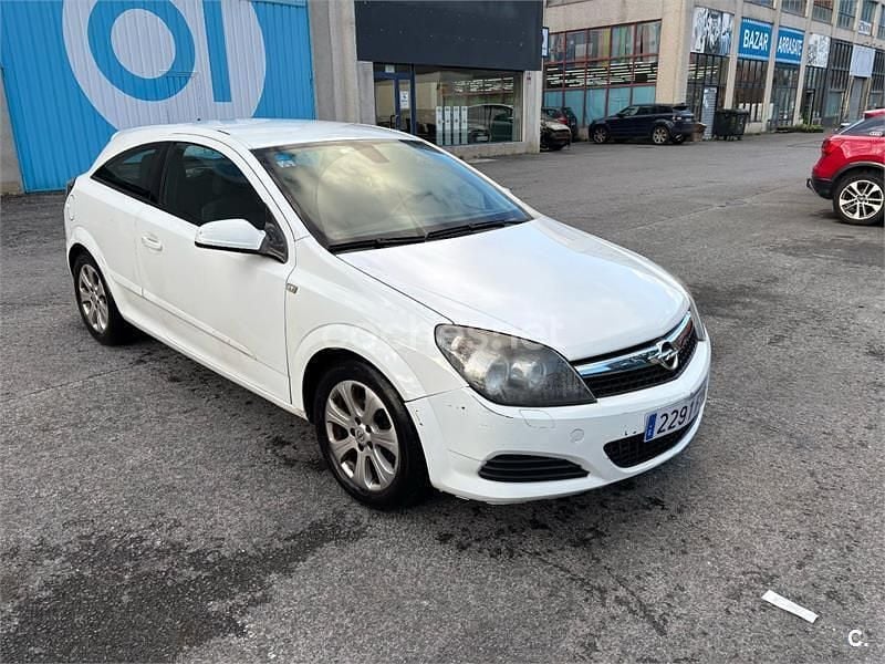 Usado Opel Astra GTC Cosmo 100 CV (73 kW) 2007 Blanco Berlina