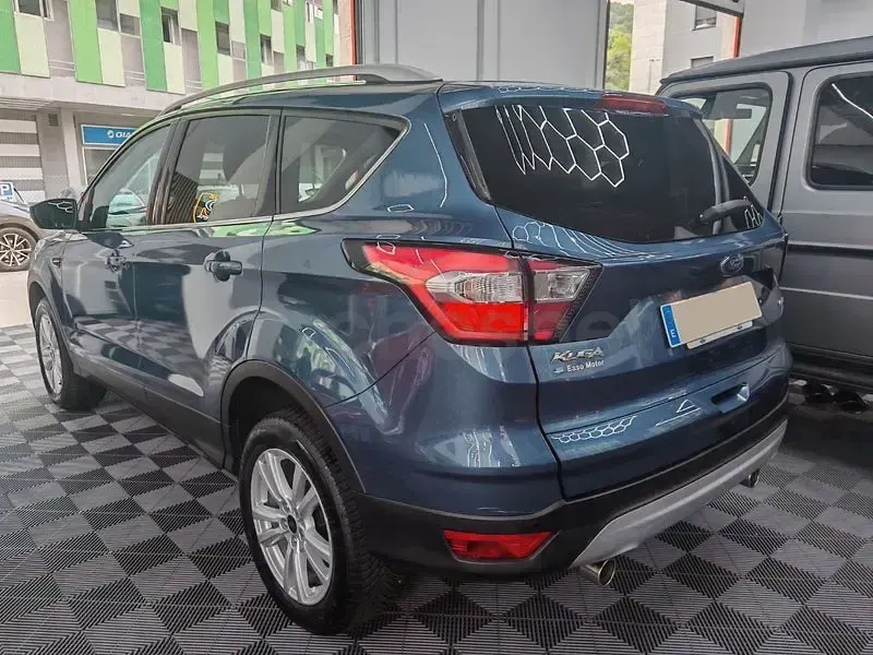 Usado Ford Kuga Trend 120 CV (88 kW) 2018 Azul SUV