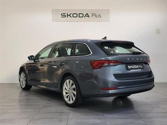 Gris Usado 2021 Skoda Octavia Ambition Familiar | 22.990 € (Precio justo) - Imagen 1/4