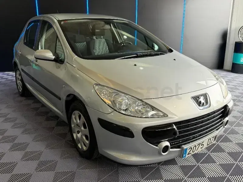 Usado Peugeot 307 110 CV (80 kW) 2006 Gris / plata Berlina