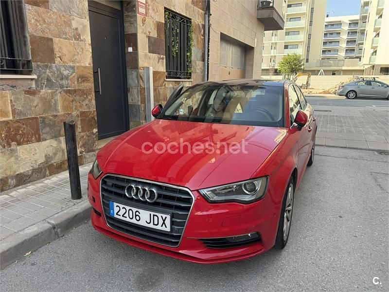 Usado Audi A3 Ambiente 150 CV (110 kW) 2015 Rojo Berlina