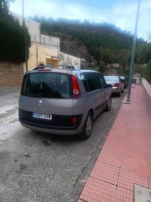 Usado Renault Espace Dynamique 150 CV (110 kW) 2005 Gris Monovolumen