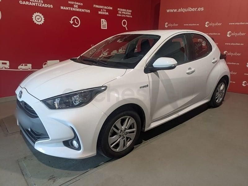 Usado Toyota Yaris Hybrid Business Edition 116 CV (85 kW) 2021 Blanco Berlina