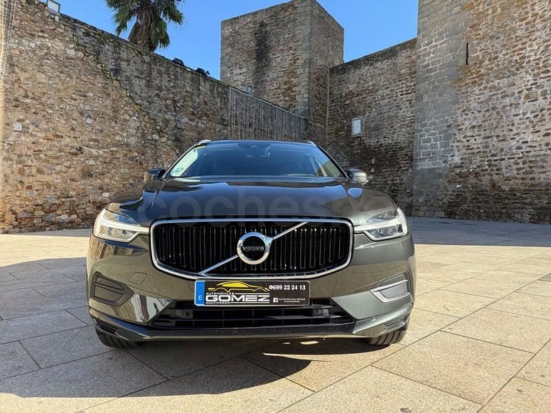 Usado Volvo XC60 Momentum 150 CV (110 kW) 2021 Gris / plata SUV