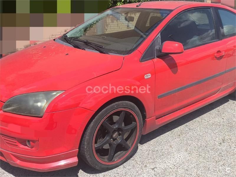 Rojo Usado 2005 Ford Focus Sport Berlina | 2500 € (Precio justo) - Imagen 1/4
