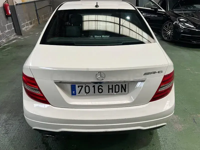 Usado Mercedes C220 Avantgarde 170 CV (125 kW) 2011 Blanco Berlina