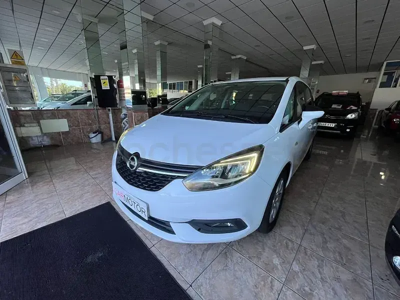 Usado Opel Zafira Family 140 CV (102 kW) 2018 Blanco Monovolumen