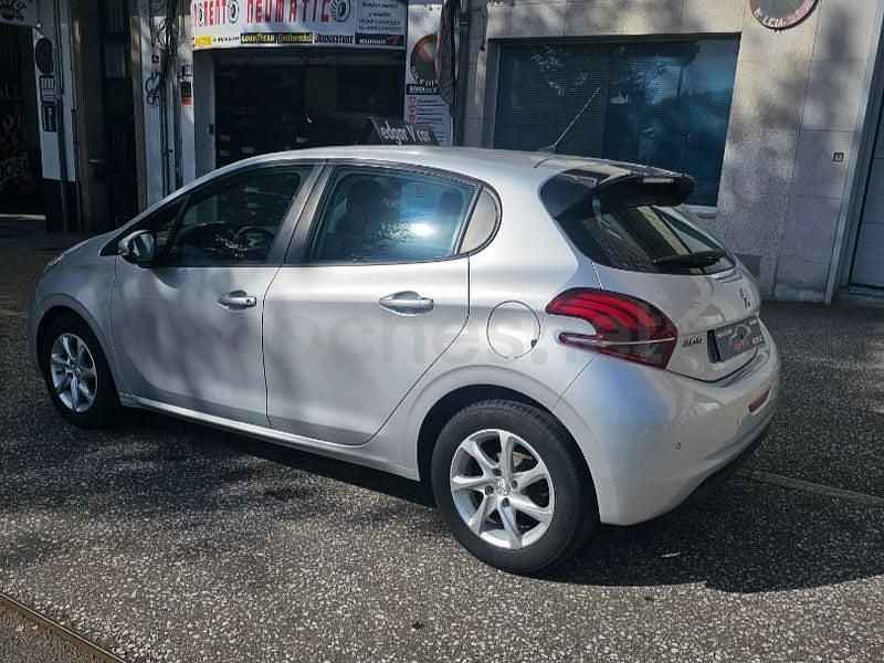 Usado Peugeot 208 Signature Sky 99 CV (72 kW) 2019 Gris / plata Utilitario