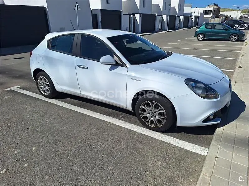 Usado Alfa Romeo Giulietta Super 120 CV (88 kW) 2019 Blanco Utilitario