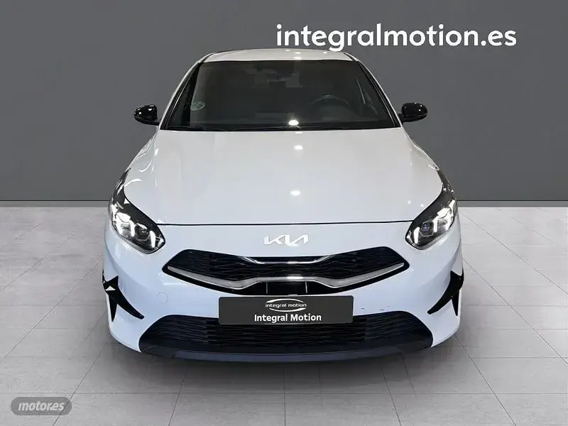 Usado Kia Ceed 100 CV (73 kW) 2025 Blanco Utilitario