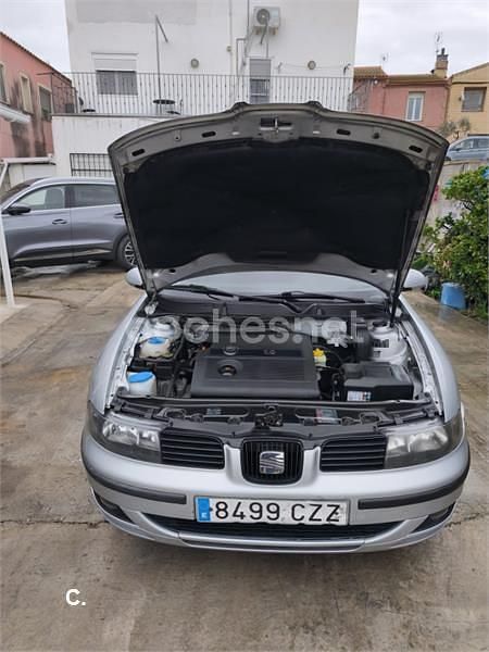 Usado Seat Leon Stella 105 CV (77 kW) 2004 Gris / plata Utilitario