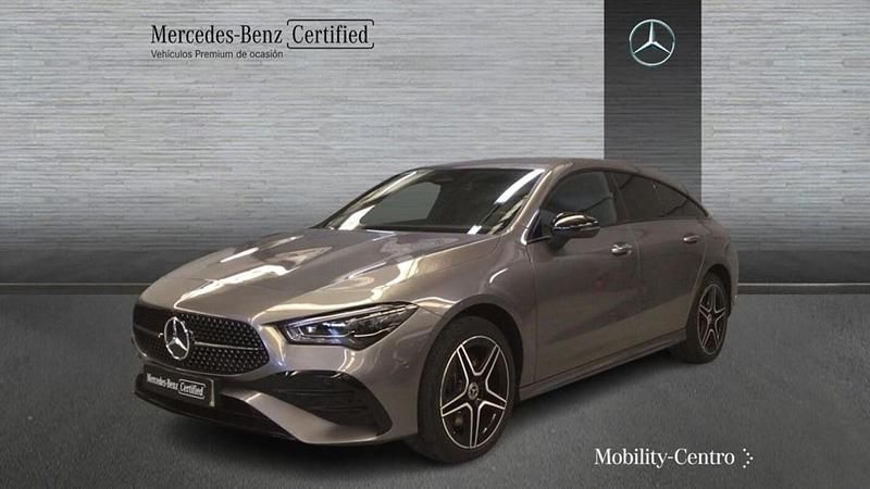 Mountaingrau met. Usado 2024 Mercedes CLA250 AMG line Berlina | 42.900 € - Imagen 1/4