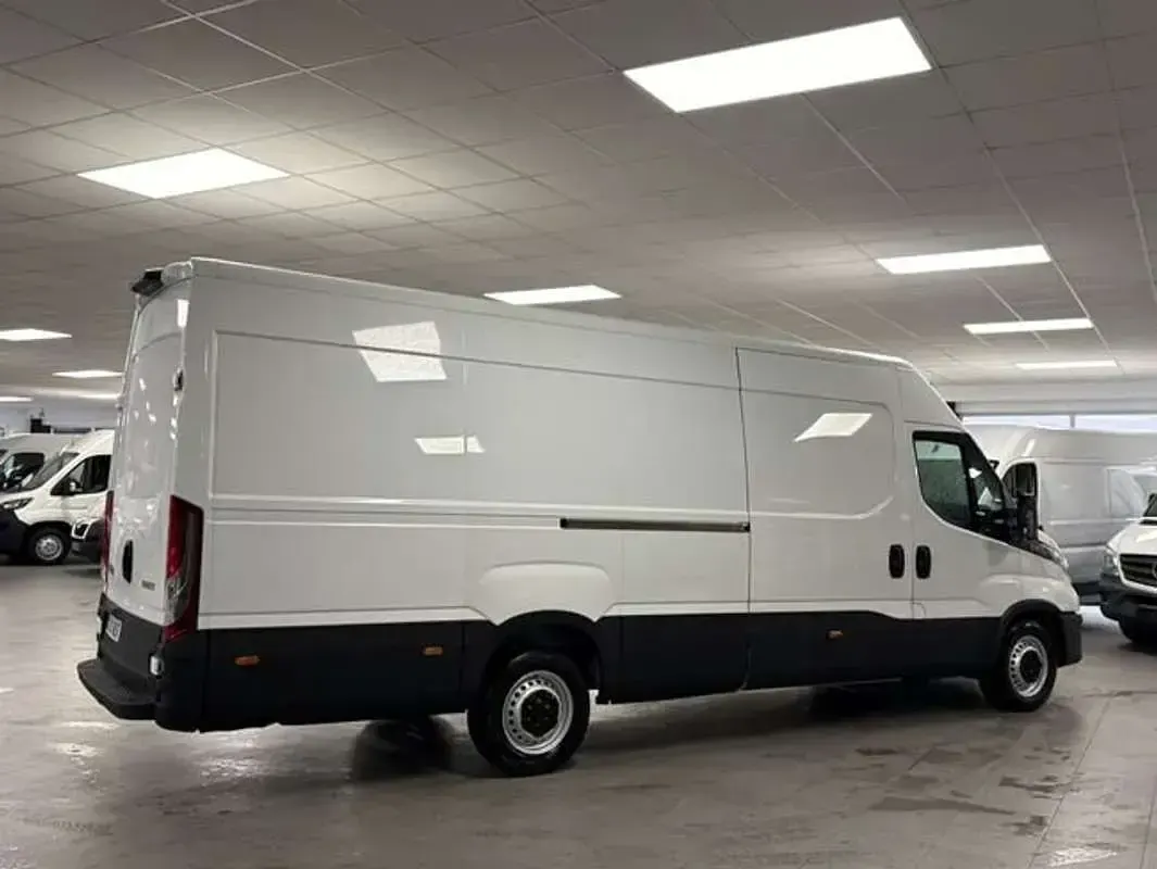 Usado Iveco Daily 160 CV (117 kW) 2023 Blanco Van
