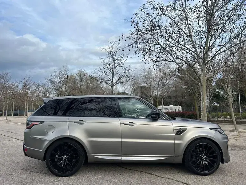 Usado Land Rover Range Rover Sport HSE Dynamic 306 CV (225 kW) 2020 Gris / plata SUV