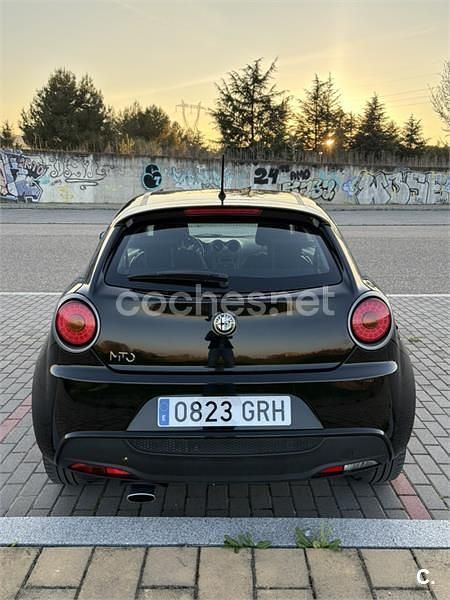 Usado Alfa Romeo GT Junior 78 CV (57 kW) 2009 Negro Berlina