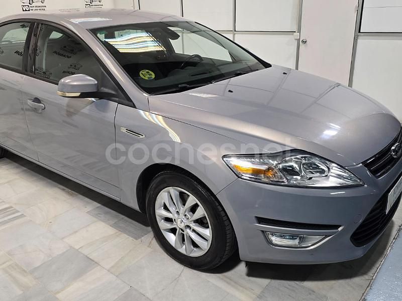 Usado Ford Mondeo 115 CV (84 kW) 2011 Gris / plata Berlina