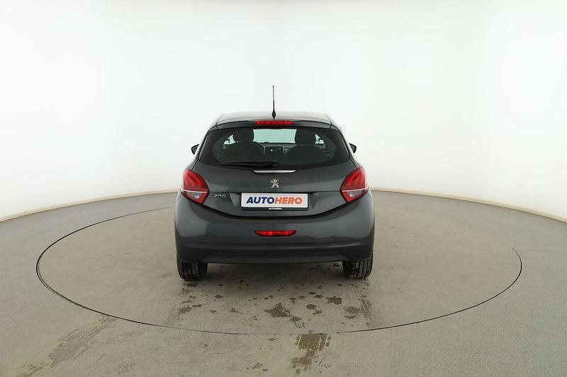 Usado Peugeot 208 Allure 100 CV (73 kW) 2017 Gris Utilitario