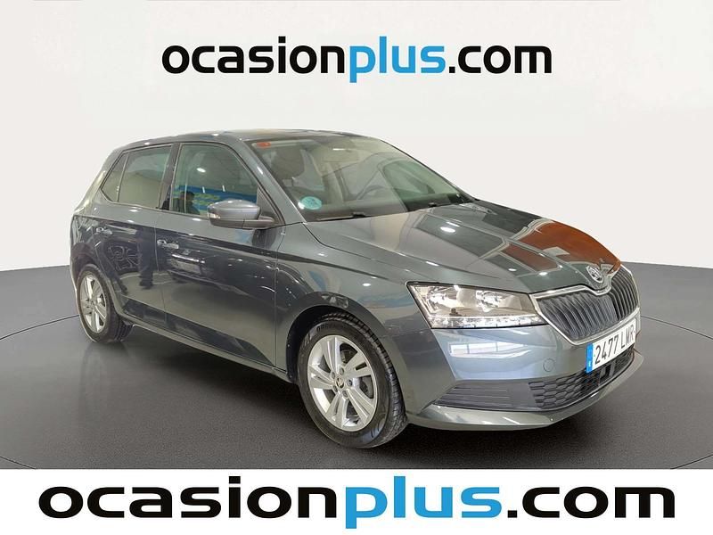 Usado Skoda Fabia Ambition 95 CV (69 kW) 2021 Gris / plata Berlina