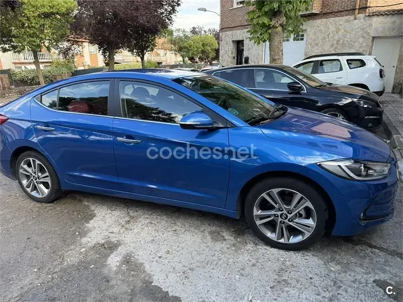 Usado Hyundai Elantra 132 CV (97 kW) 2017 Azul Berlina