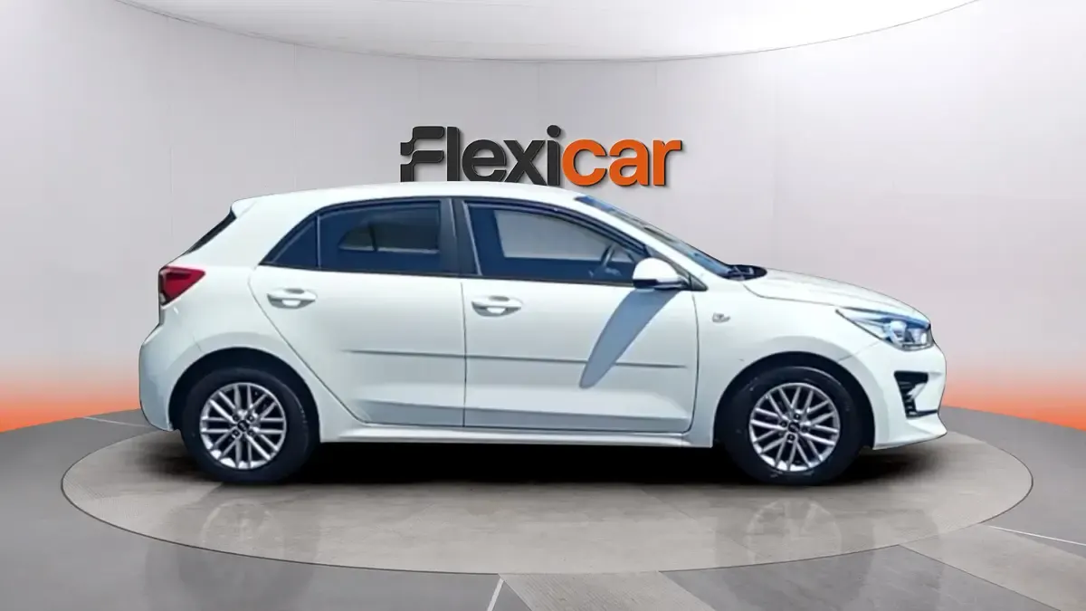 Usado Kia Rio 84 CV (61 kW) 2021 Blanco Berlina