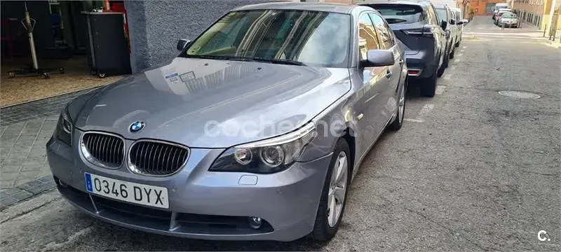 Usado BMW 530 231 CV (169 kW) 2006 Gris / plata Berlina