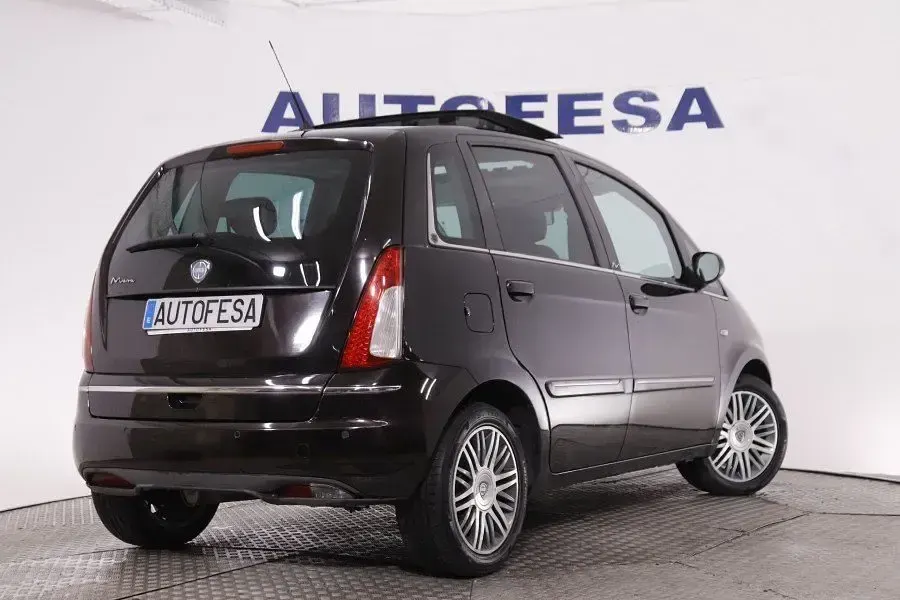 Usado Lancia Musa 90 CV (66 kW) 2011 Negro Monovolumen