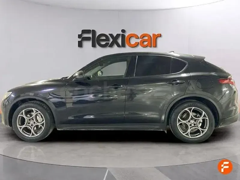 Usado Alfa Romeo Stelvio Sprint 200 CV (147 kW) 2022 Negro SUV
