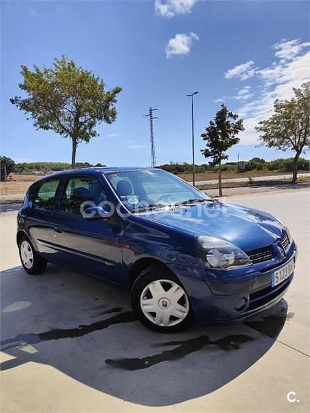 Usado Renault Clio II 75 CV (55 kW) 2001 Azul Berlina