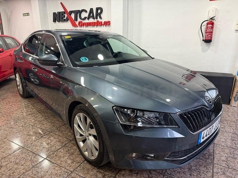 Usado Skoda Superb 150 CV (110 kW) 2015 Azul Berlina