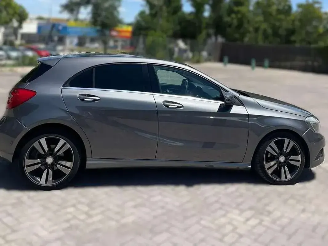 Usado Mercedes A200 Style 136 CV (100 kW) 2013 Rojo Berlina