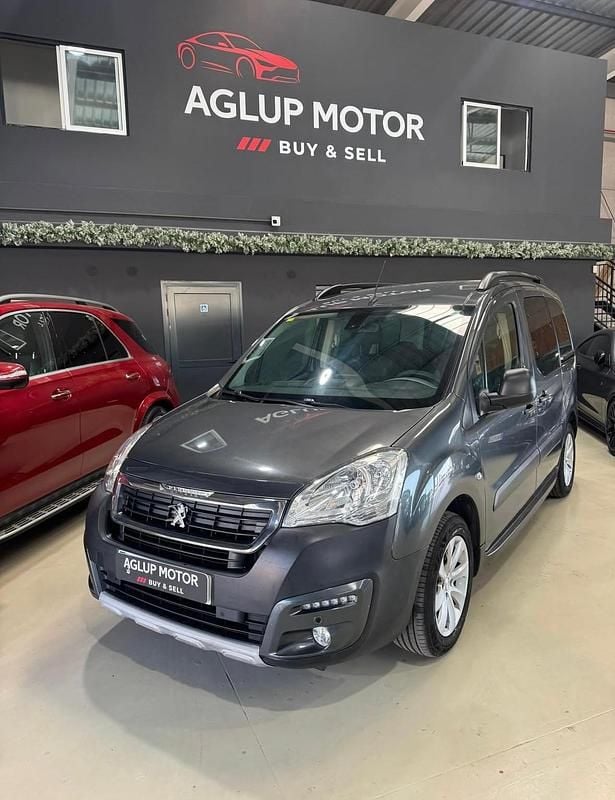 Usado Peugeot Partner Tepee Outdoor 100 CV (73 kW) 2017 Gris Monovolumen