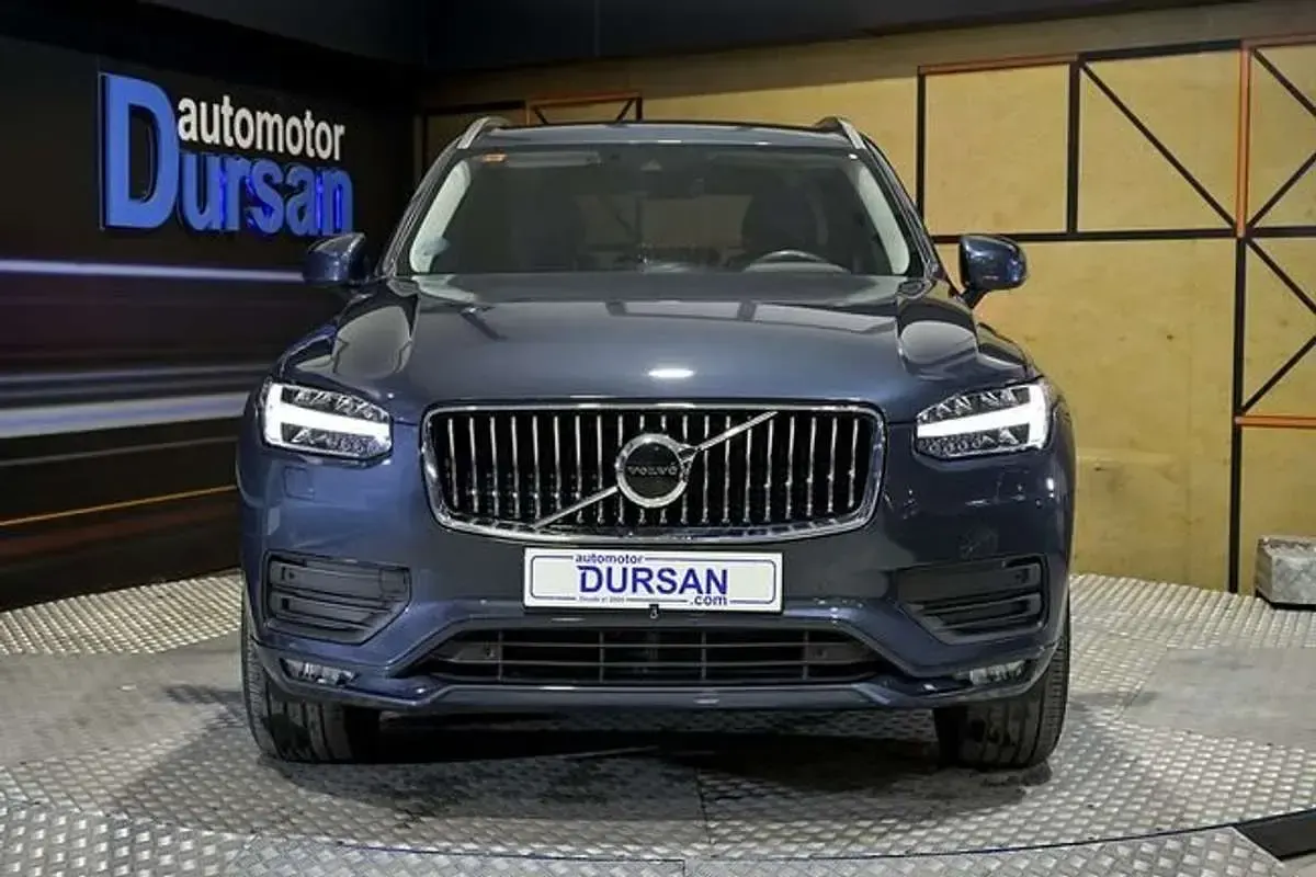 Begagnad Volvo XC90 Momentum 238 HK (175 kW) 2021 Blå SUV